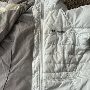Women’s XS white Columbia. Lighter than a puffer